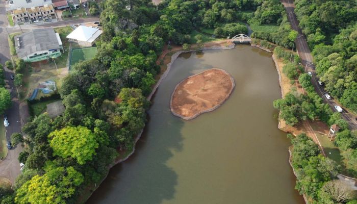 Com desassoreamento, Sanepar entrega revitalização do lago municipal de Cascavel